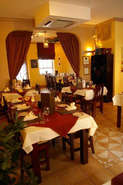 Befani'S Mediterranean Restaurant & Townhouse Clonmel Exteriör bild
